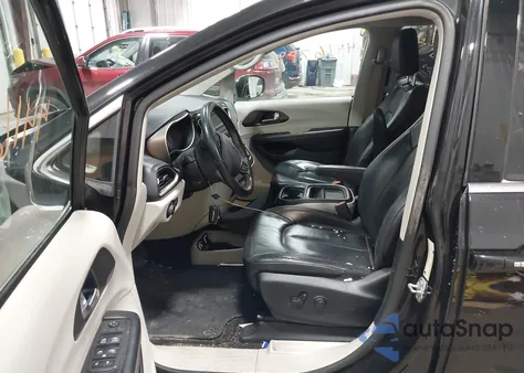 2018 Chrysler Pacifica Touring L из США, поврежденный, VIN 2C4RC1BG5JR277197